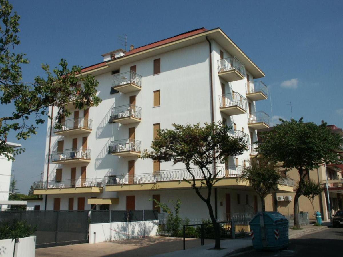 Condominio Michelangelo-Solo Per Famiglie- Walterigato Apartments ลิโดดิเยโซโล ภายนอก รูปภาพ